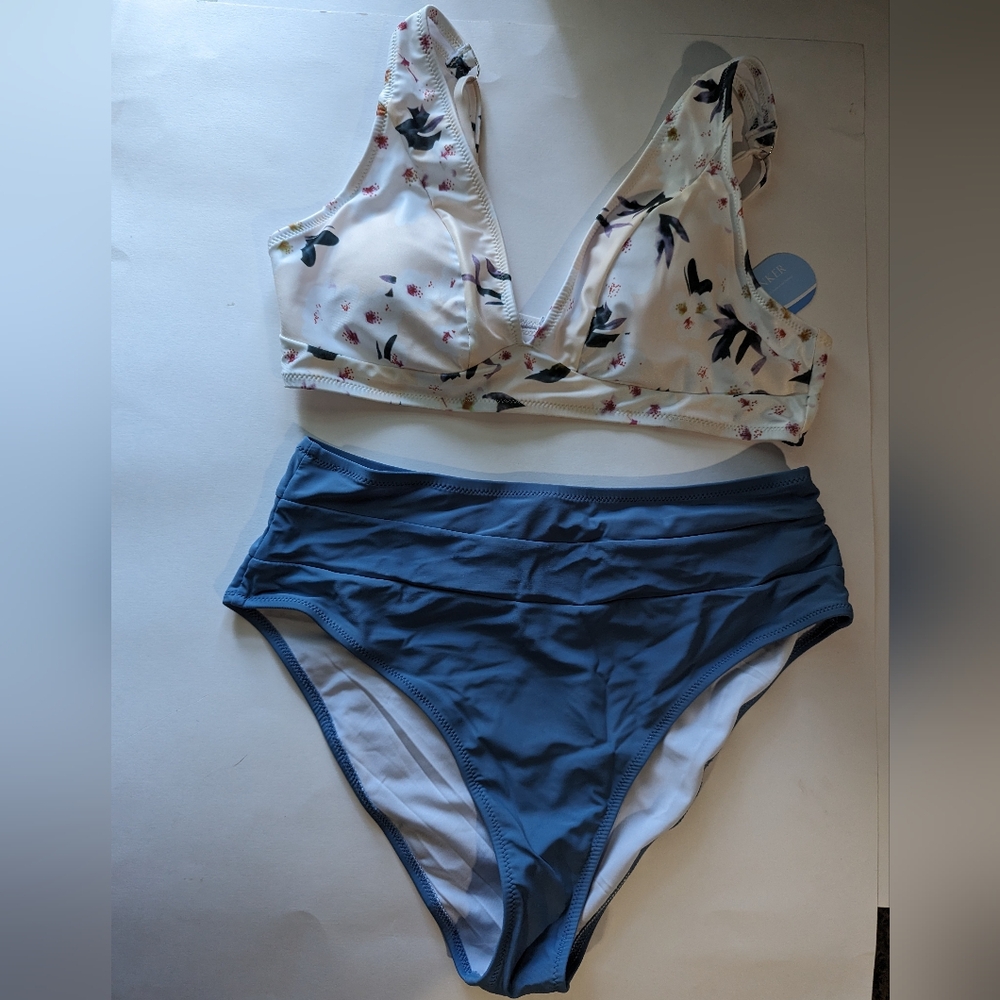 Hilinker 2 piece blue and floral high waisted padded swimsuit size L.  A7